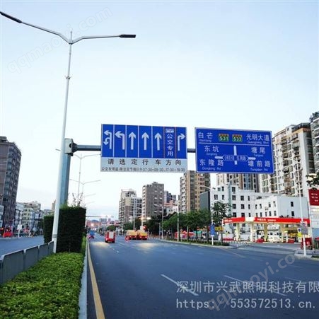 路面施工路灯安装路牌标志牌安装施工道路照明交通安全设备信号灯红绿灯安装施工